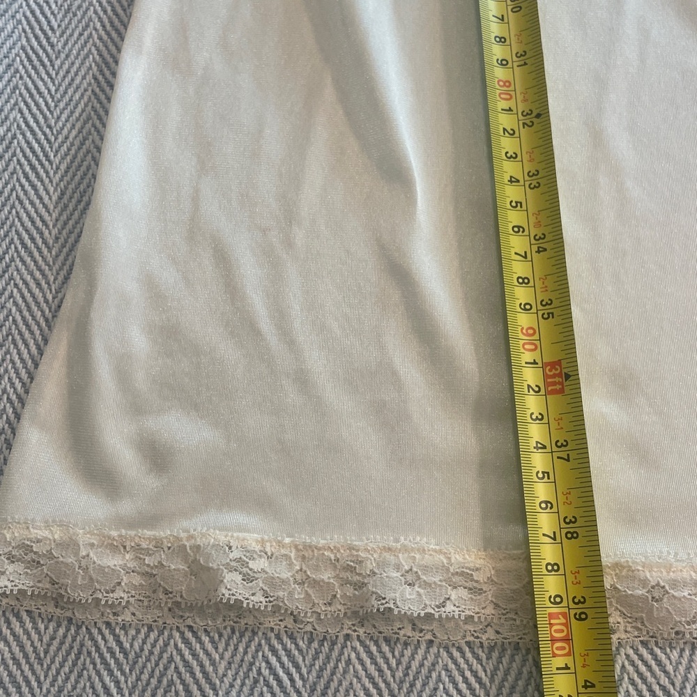 VINTAGE Ivory Lace Trim Full  Slip Size 38 Neutral Color Adjustable straps - Picture 9 of 11